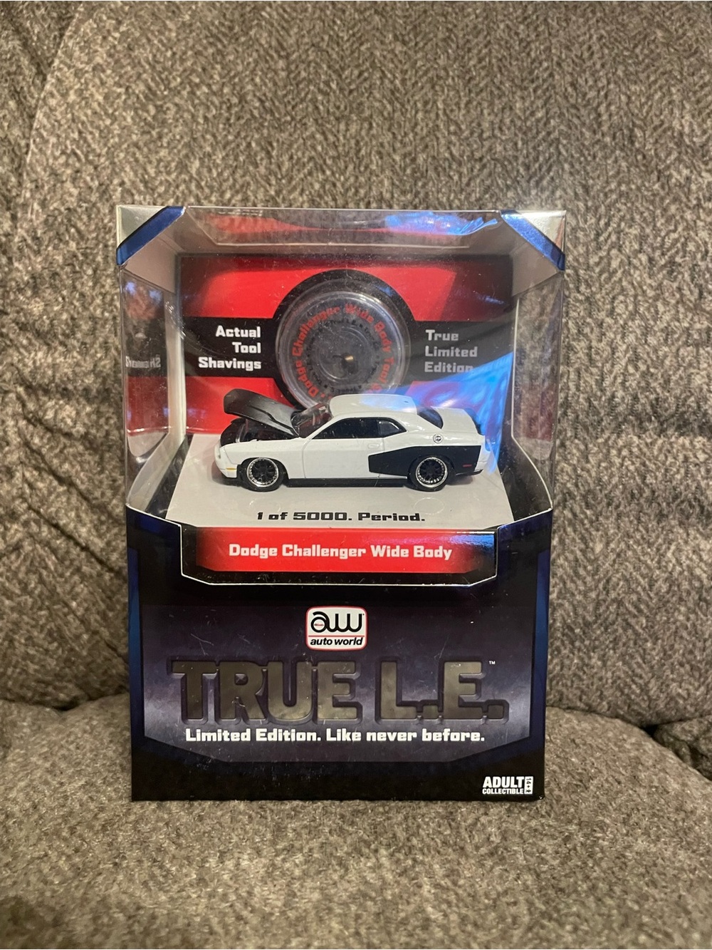 Auto World 1/64 True L.e. Limited Edition Dodge Challenger Wide Body.